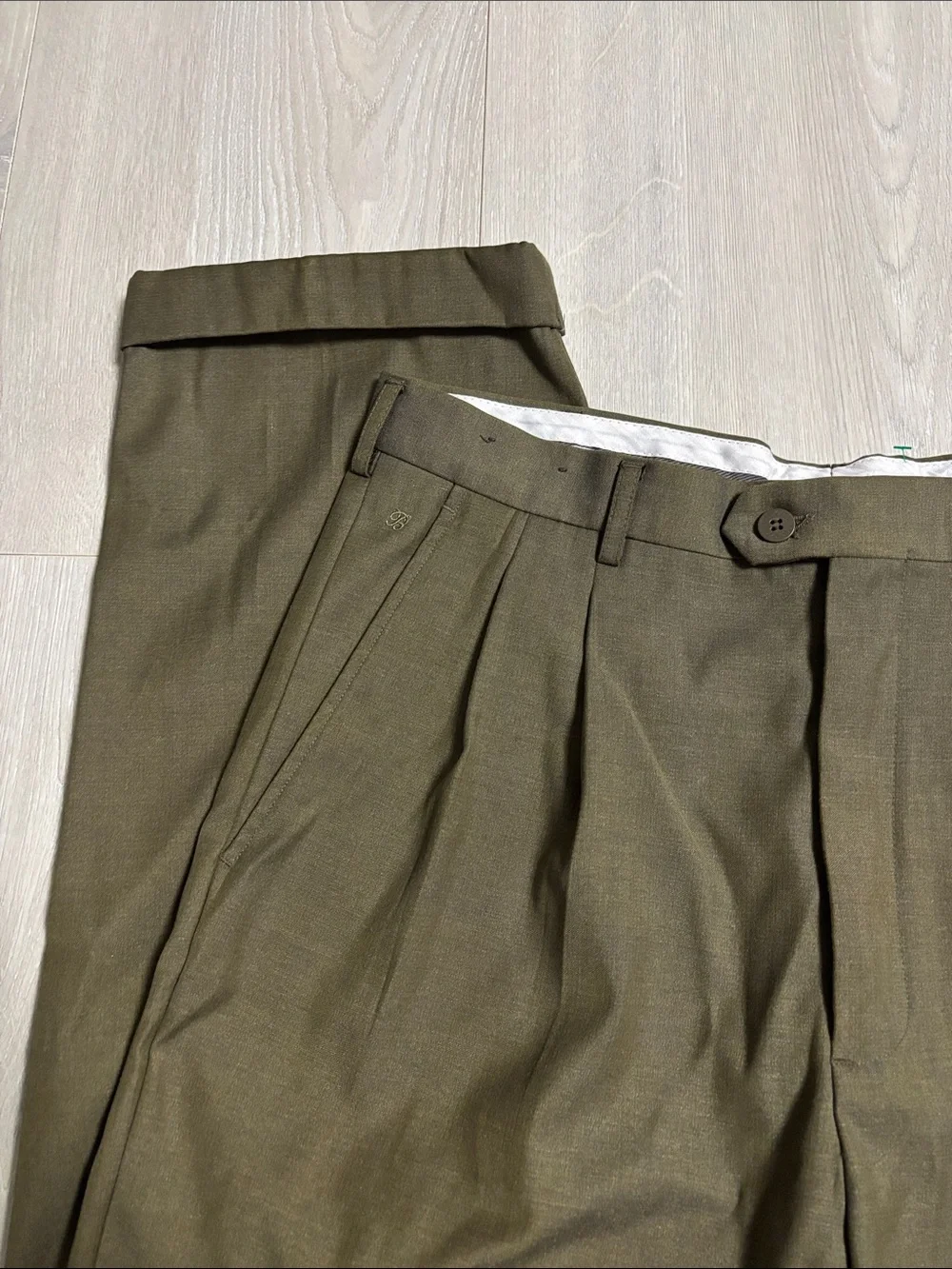 🔥BUNDLESALE Men's 34/30 Boss Club Pleated Cuffed Olive Dress Pants
